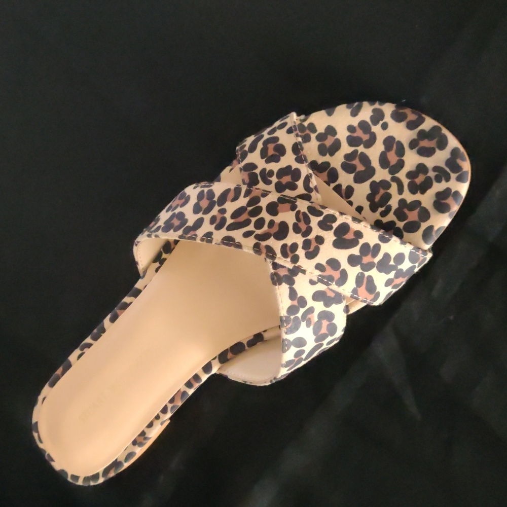 Stuart WeitzmanRoza Leopard Print Leather Sandals. Size 6B - Picture 3 of 11